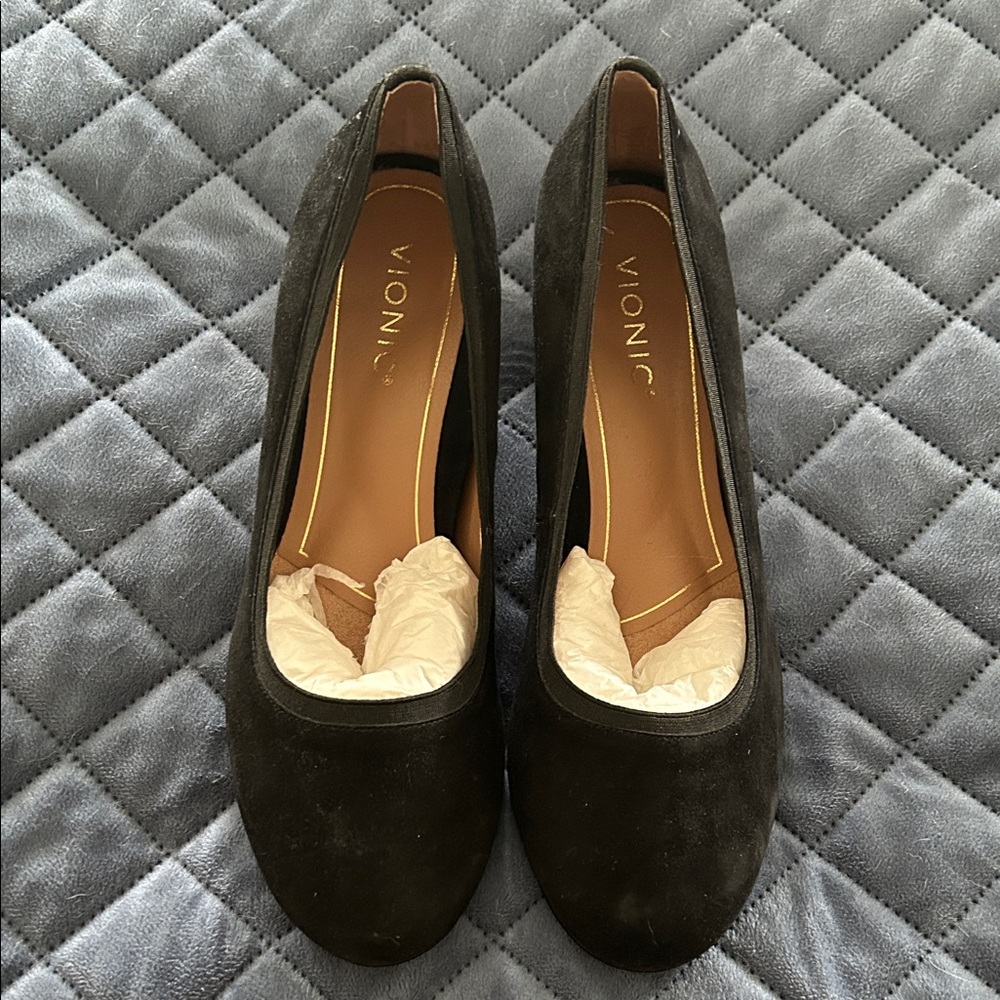 Vionic Women's Classic Black Suede Heels